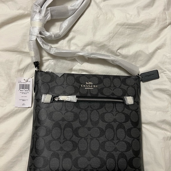 Coach crossbody - Picture 1 of 3